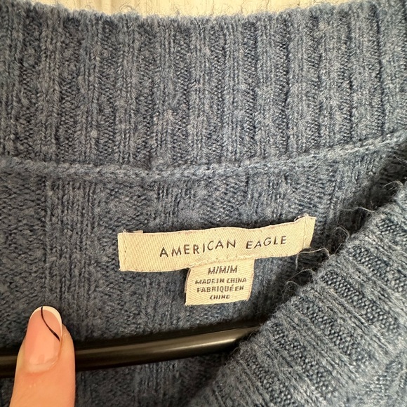 American Eagle Blue lightweight sweater - Picture 3 of 3